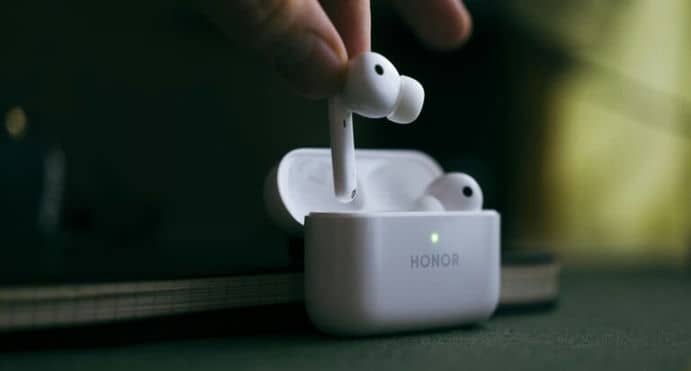 Представлены беспроводные наушники Honor Earbuds 2 Lite