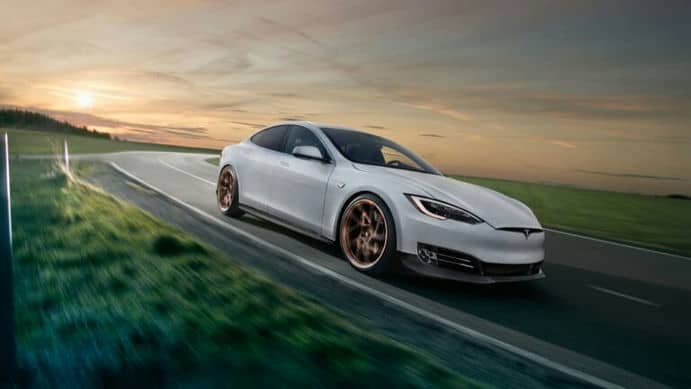 Tesla сокращает производство электромобилей