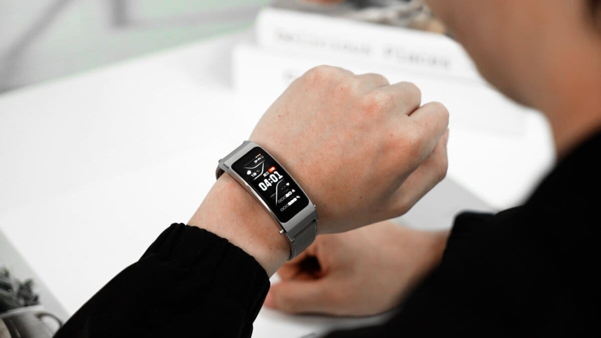 Представили Huawei Talking Bracelet B7 фитнес-браслет и Bluetooth-гарнитура в одном устройстве