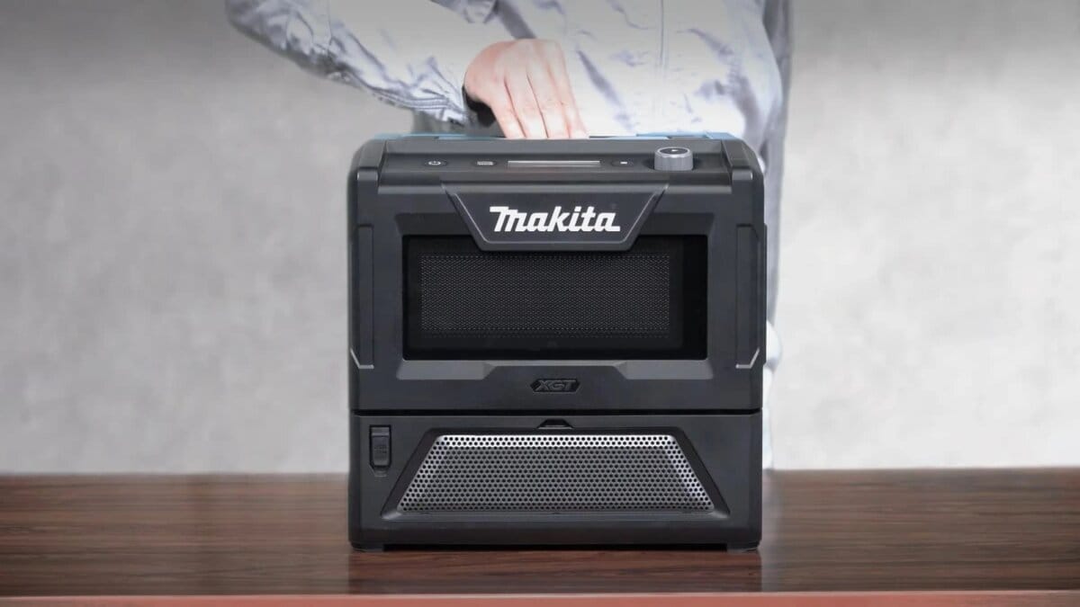 Makita представила аккумуляторную микроволновую печь