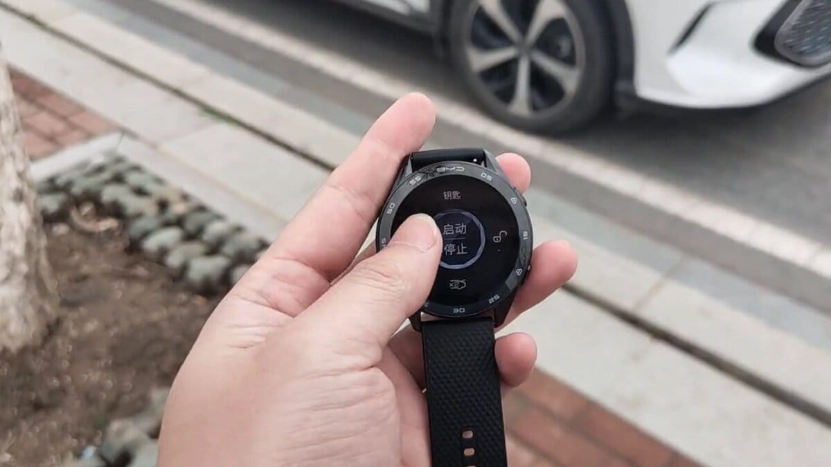 BYD представила смарт-часы с цифровым автомобильным ключем