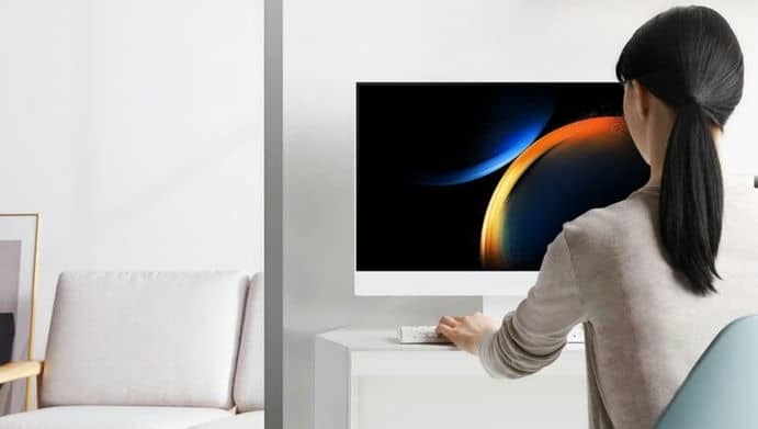Samsung представили моноблок с выдвижной камерой и матовым дисплеем