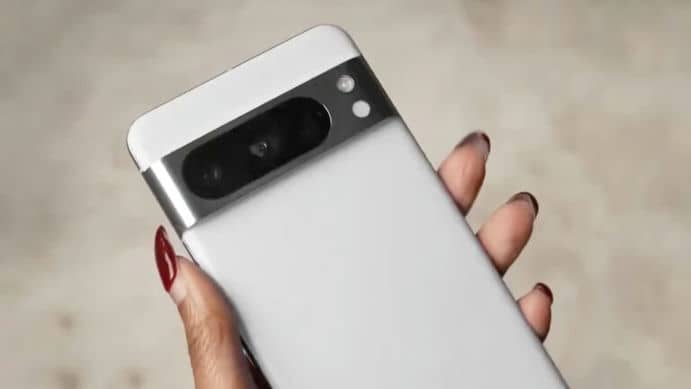 Смартфон Google Pixel 8 Pro засветился вживую на фото