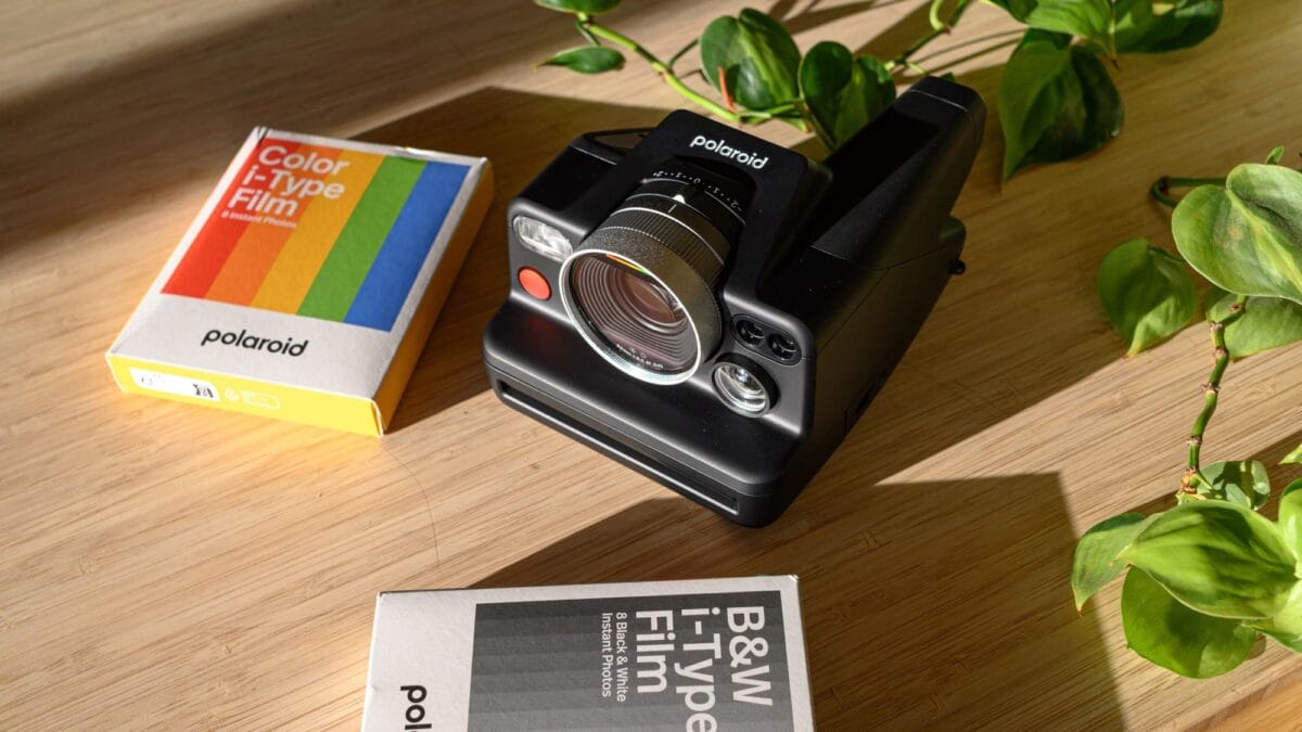 Представлена камера Polaroid I-2 с резким объективом и ручным управлением