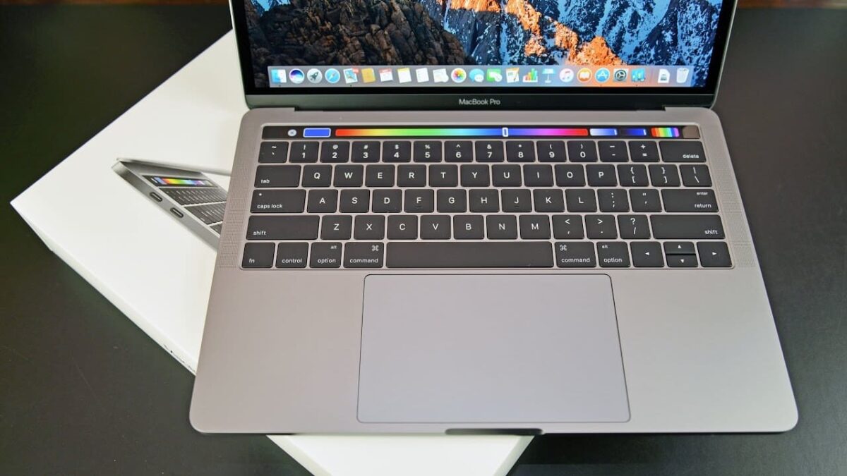 Apple прекращает выпускать MacBook Pro с Touch Bar