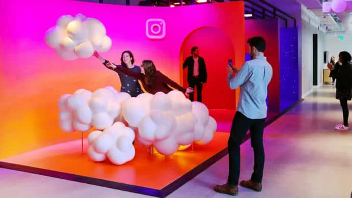 Instagram запустил Backdrop для генерации фонов в Stories