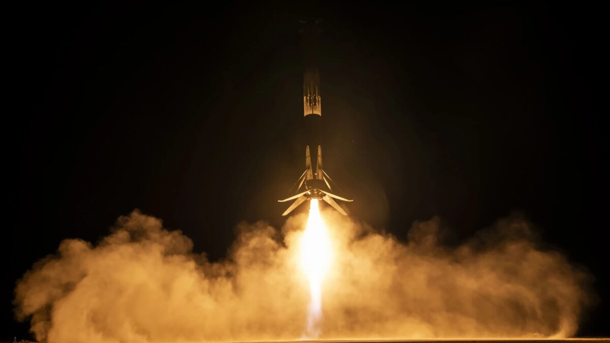 SpaceX запустили спутник Starlink для связи со смартфонов напрямую
