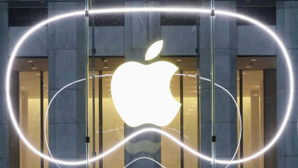 Apple подала в суд на бывшего инженера iOS за слив информации о новинках