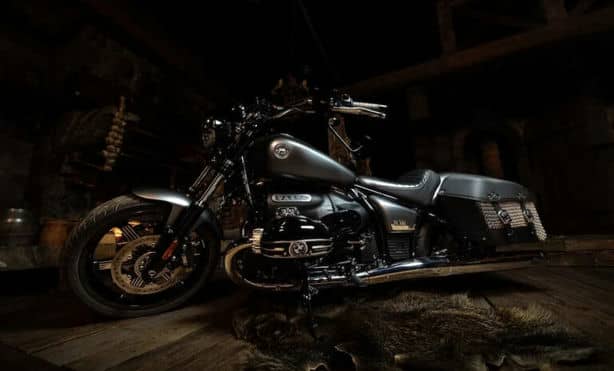 BMW Motorrad представили уникальный BMW R 18 в дизайне «Ведьмака»