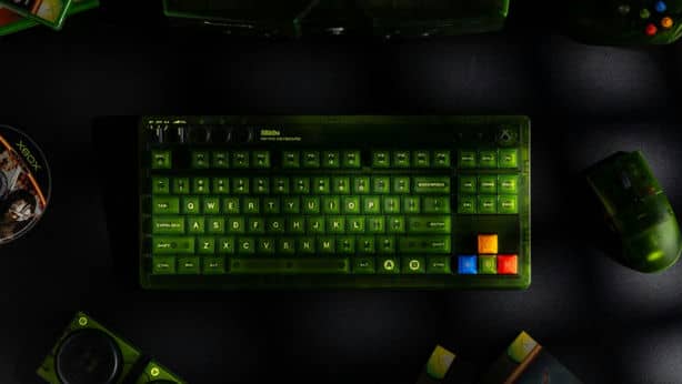 Представили клавиатуру и мышь в стиле первого Xbox