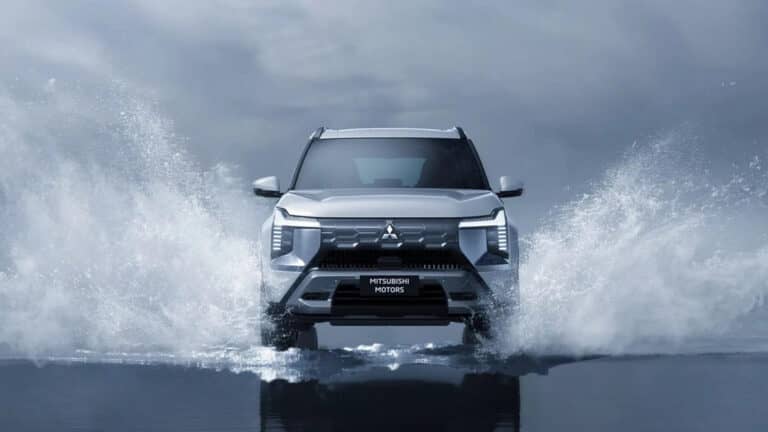 Представили семиместный кроссовер Mitsubishi Destinator