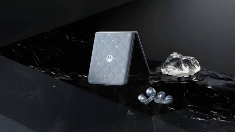 Анонсировали лимитированный Motorola Razr 60 Ice Diamond Edition