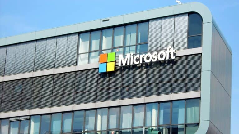 Microsoft увольняет 9000 сотрудников