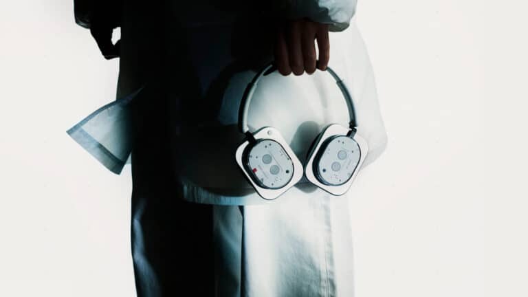 Представили полноразмерные наушники Nothing Headphone (1)