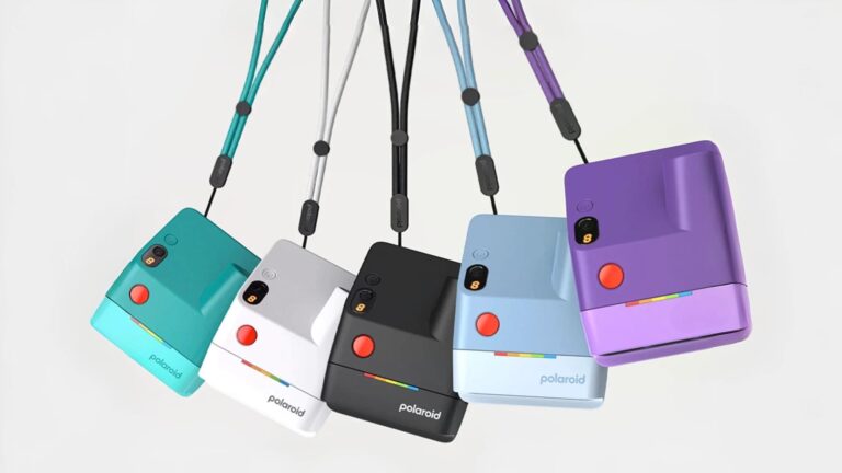 Представили компактную моментальную камеру Polaroid Go 3